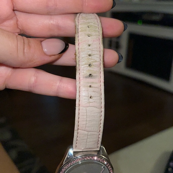 Vintage Pink Guess Leather Strap Watch - Picture 9 of 9